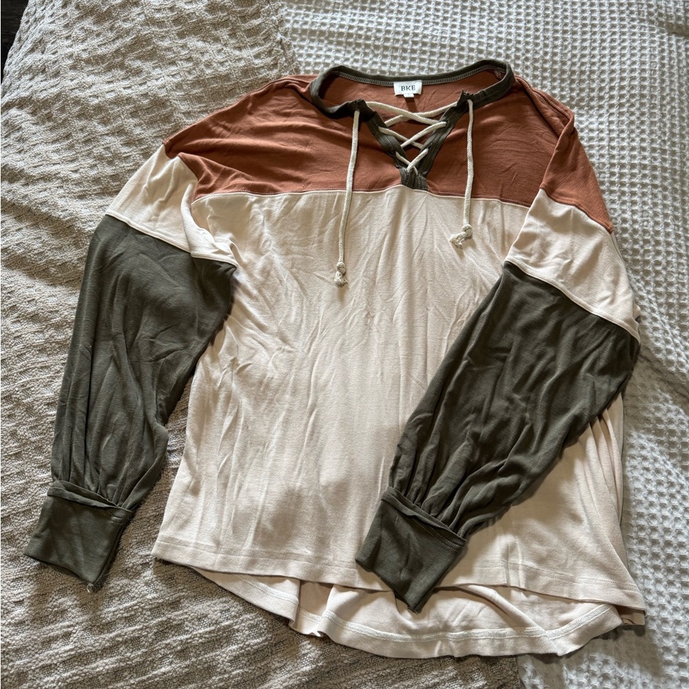BKE Women's Lace-Up Colorblock Sweatshirt